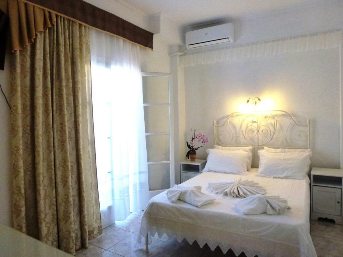 Kamári Bougainvillea Suites מראה חיצוני תמונה