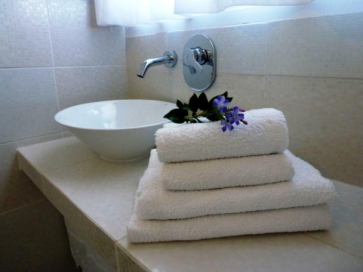 Kamári Bougainvillea Suites מראה חיצוני תמונה