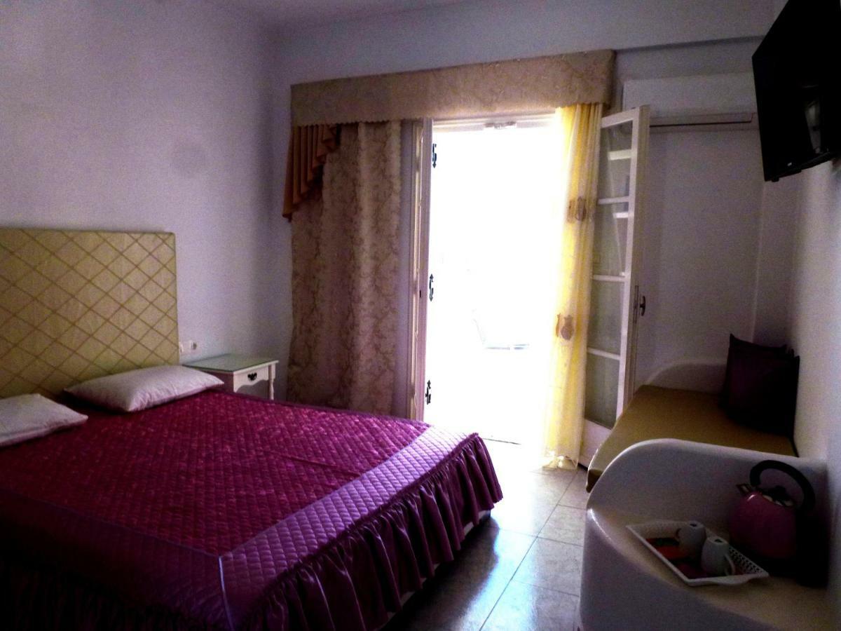 Kamári Bougainvillea Suites מראה חיצוני תמונה