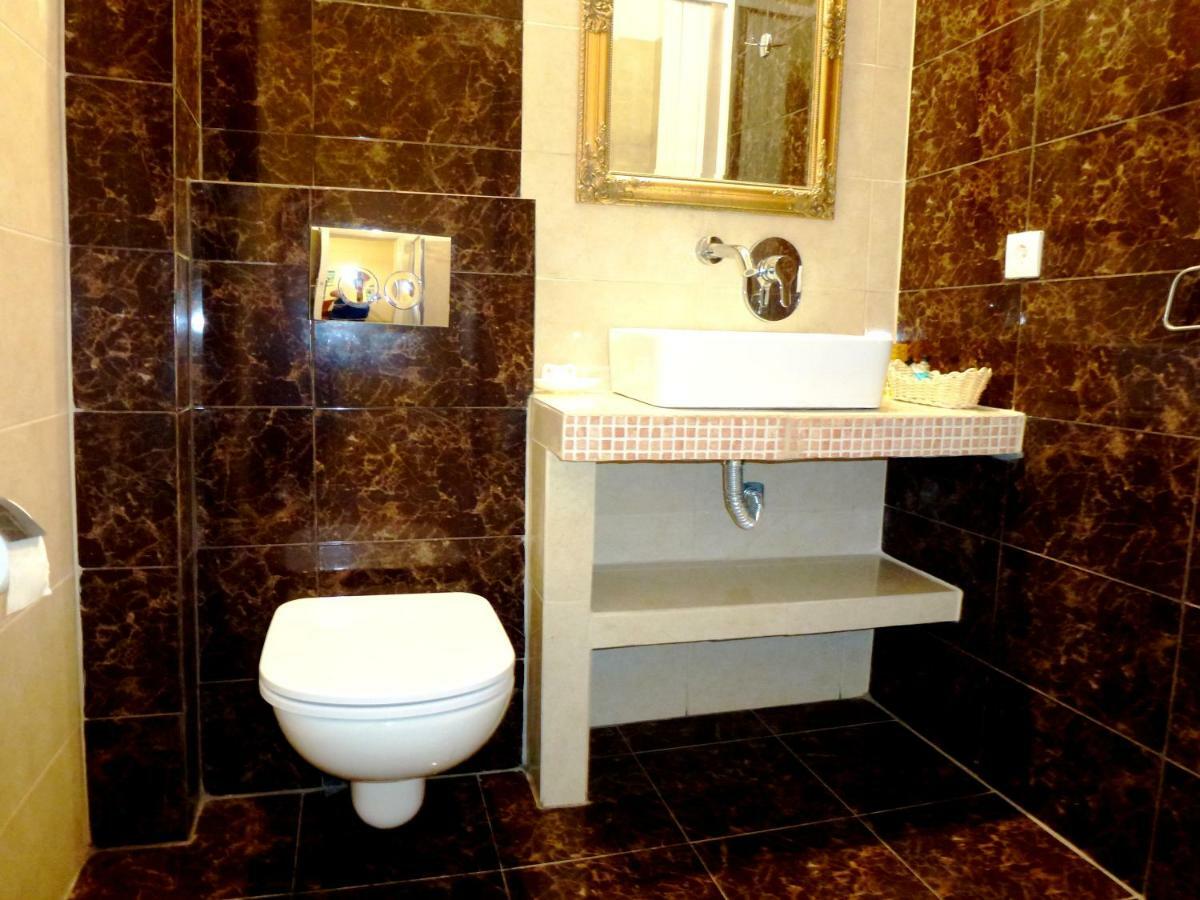 Kamári Bougainvillea Suites מראה חיצוני תמונה