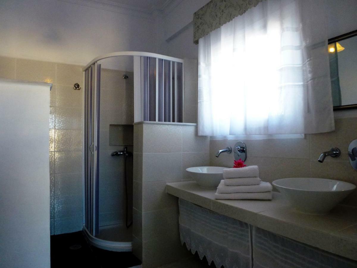 Kamári Bougainvillea Suites מראה חיצוני תמונה