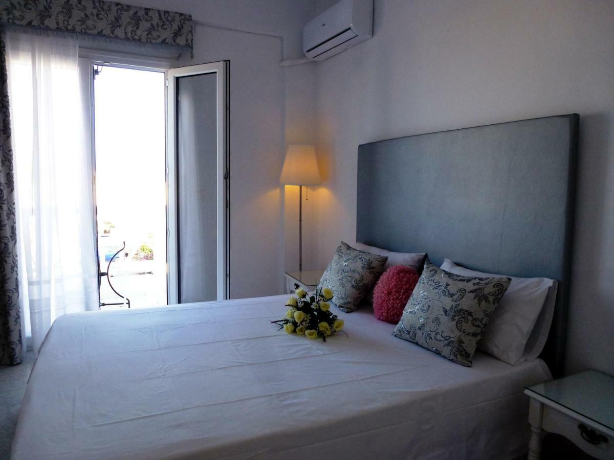 Kamári Bougainvillea Suites מראה חיצוני תמונה