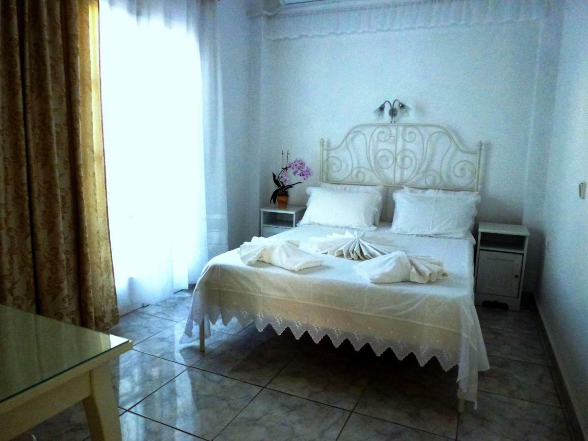 Kamári Bougainvillea Suites מראה חיצוני תמונה