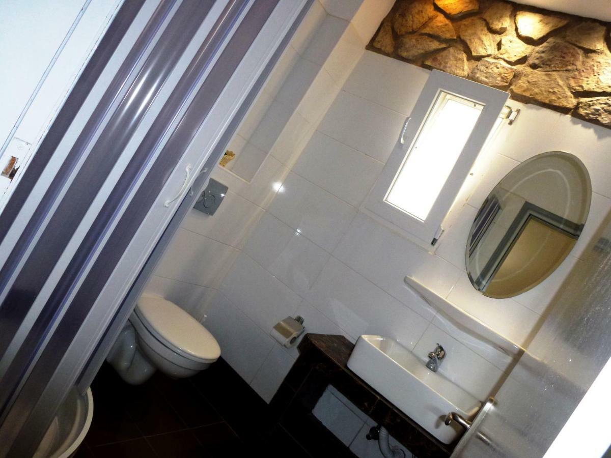 Kamári Bougainvillea Suites מראה חיצוני תמונה