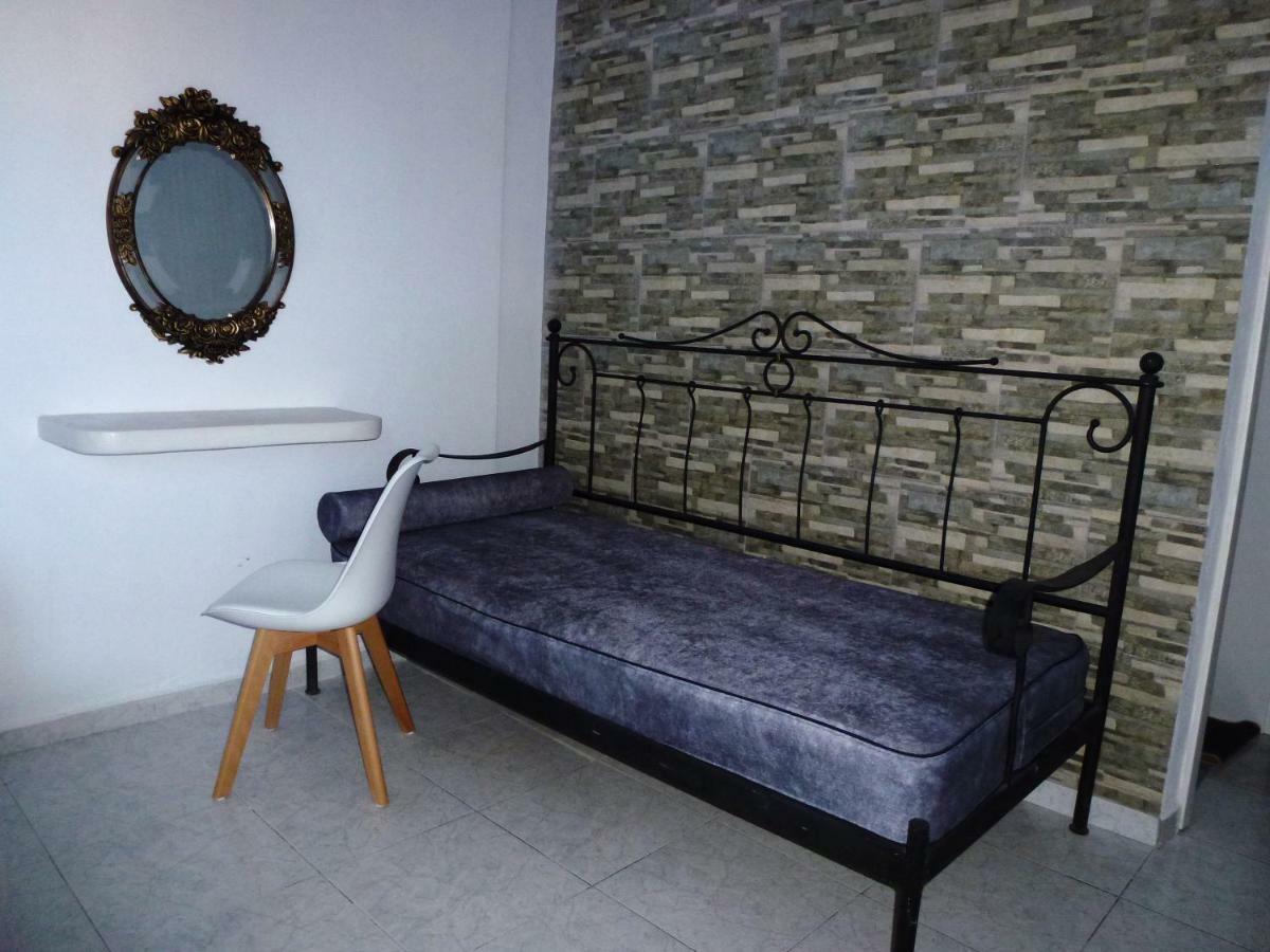 Kamári Bougainvillea Suites מראה חיצוני תמונה