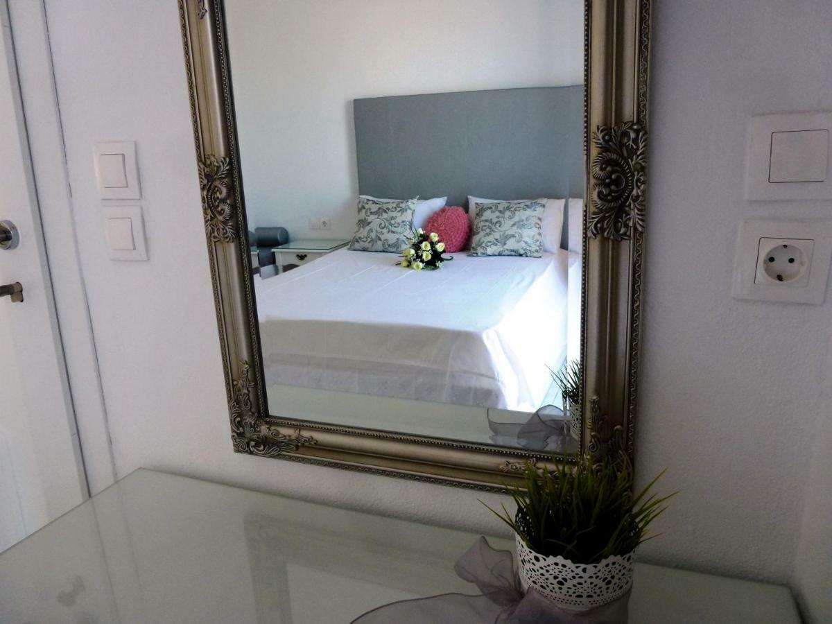 Kamári Bougainvillea Suites מראה חיצוני תמונה
