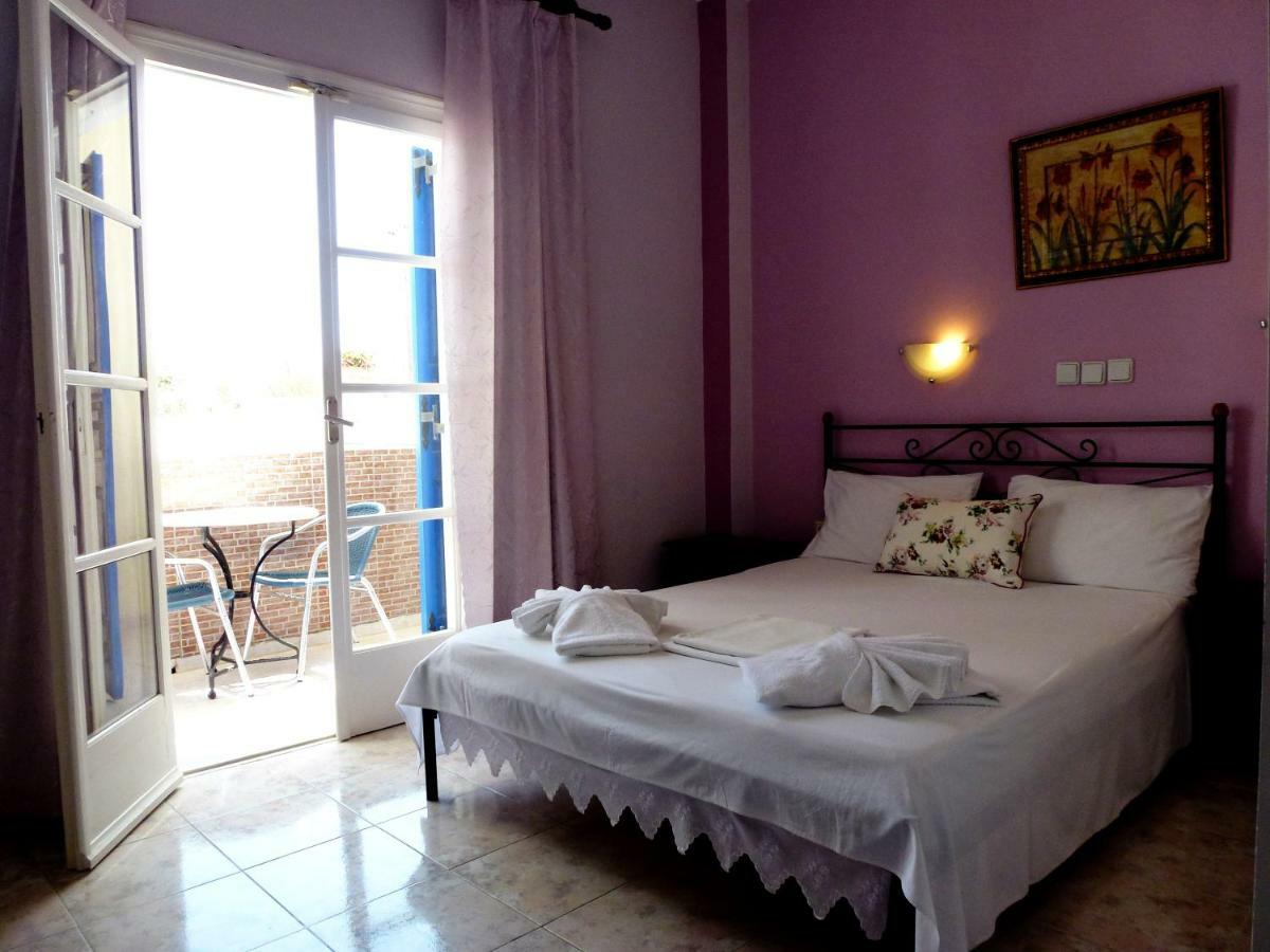 Kamári Bougainvillea Suites מראה חיצוני תמונה