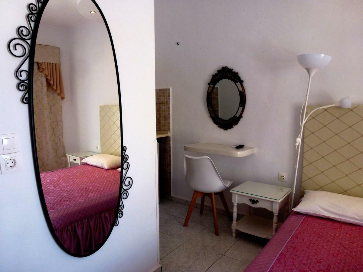 Kamári Bougainvillea Suites מראה חיצוני תמונה