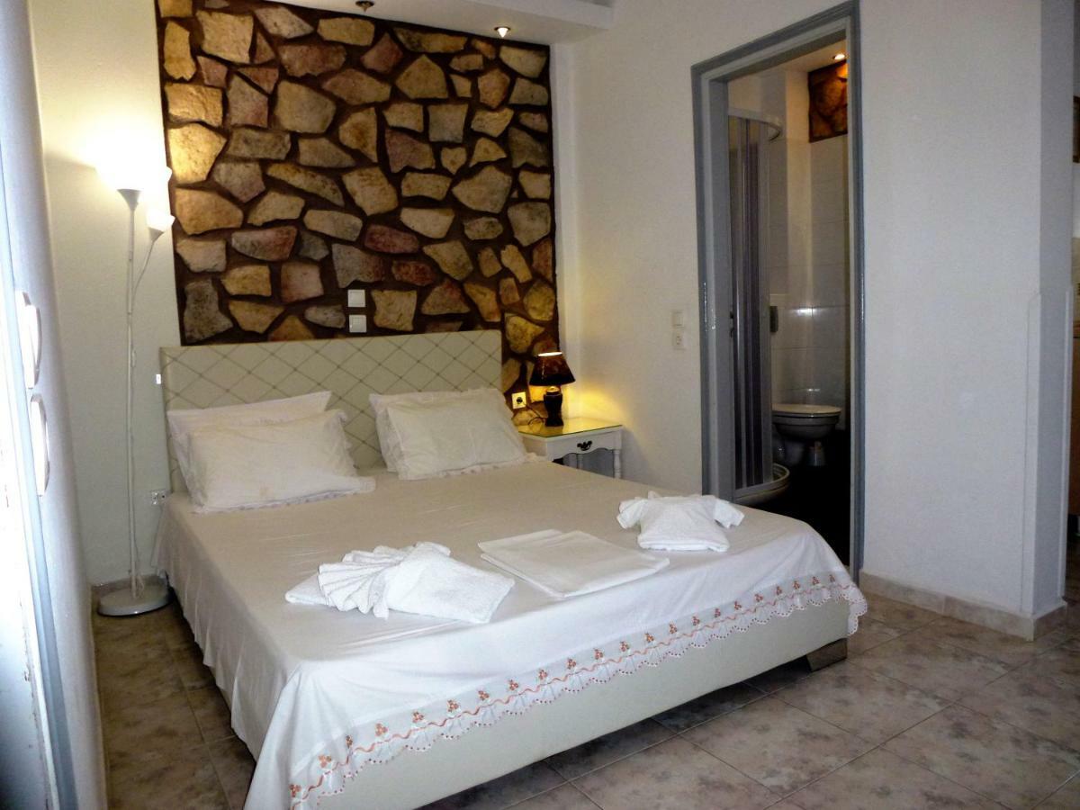 Kamári Bougainvillea Suites מראה חיצוני תמונה