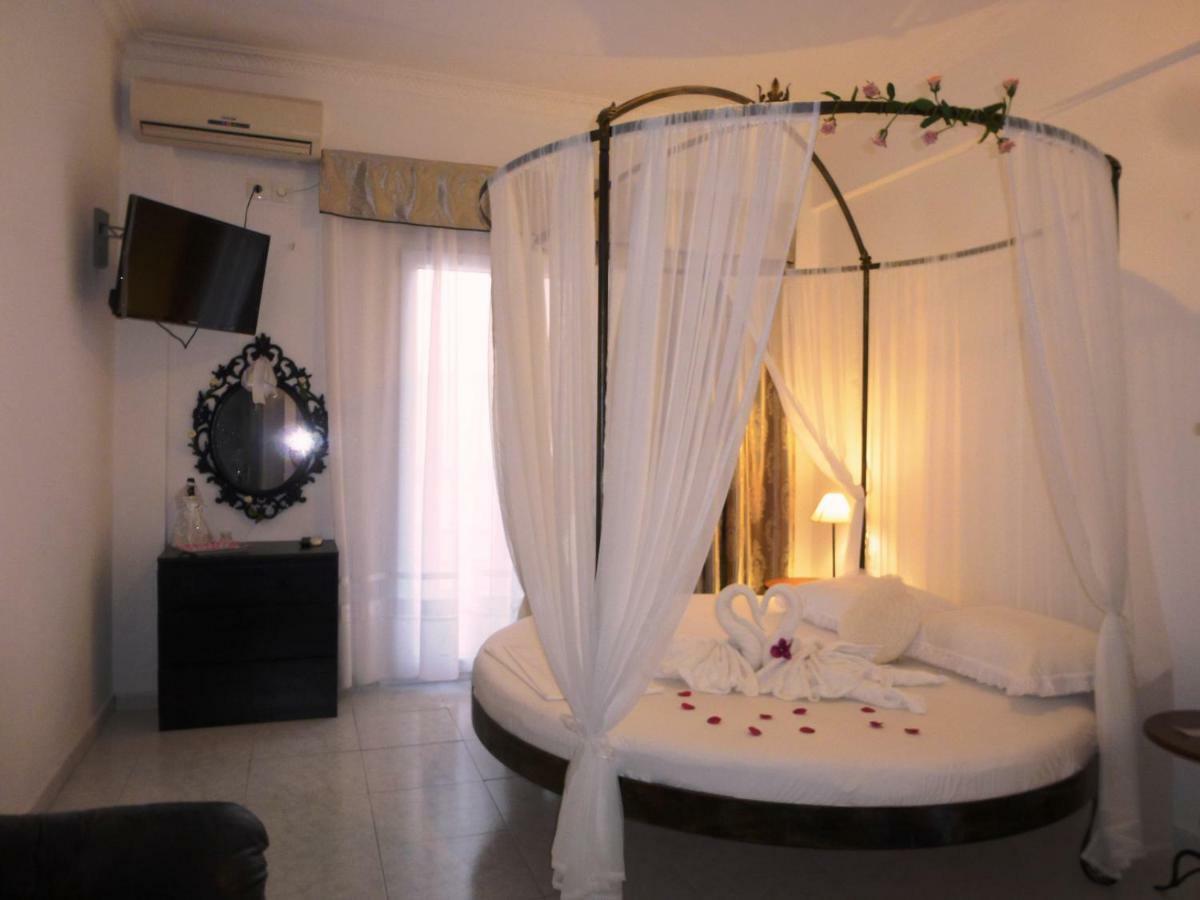 Kamári Bougainvillea Suites מראה חיצוני תמונה