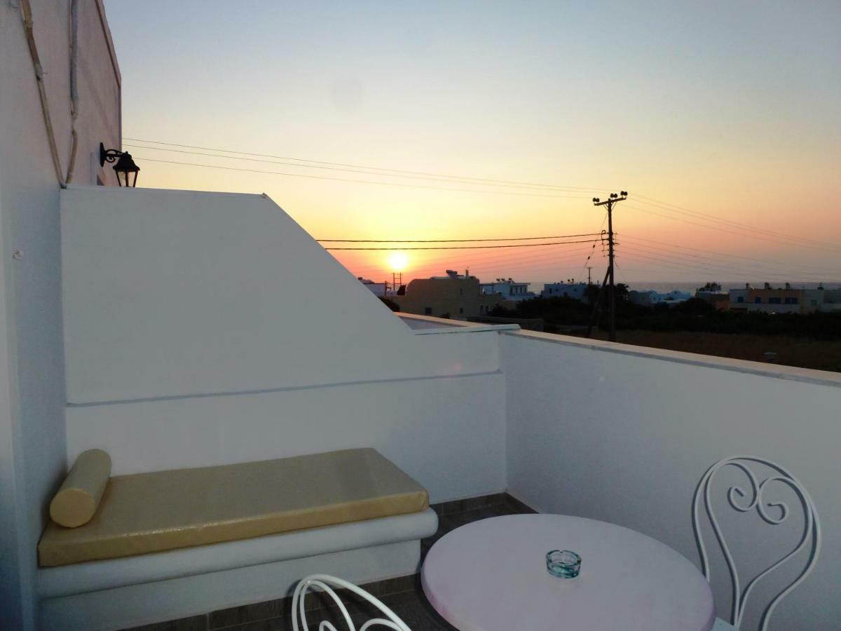 Kamári Bougainvillea Suites מראה חיצוני תמונה