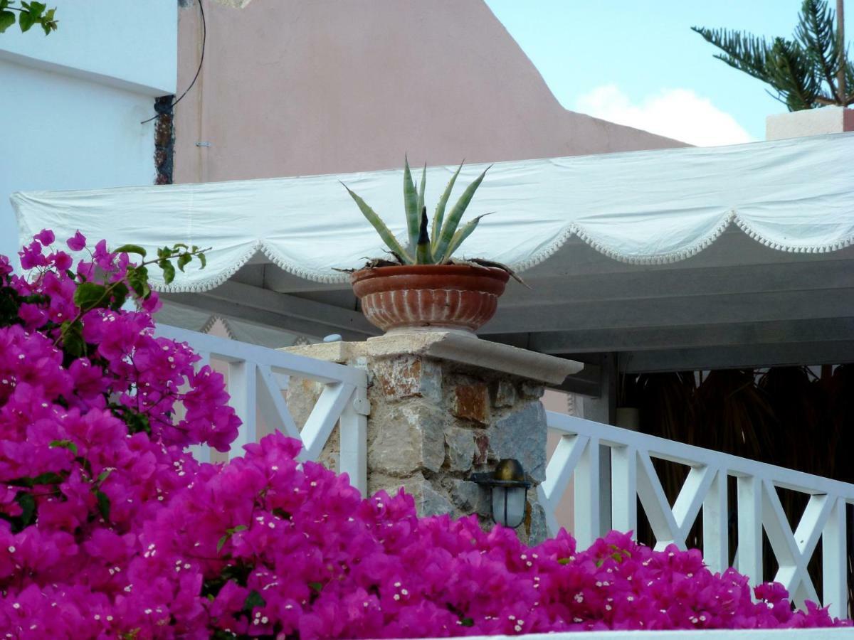 Kamári Bougainvillea Suites מראה חיצוני תמונה