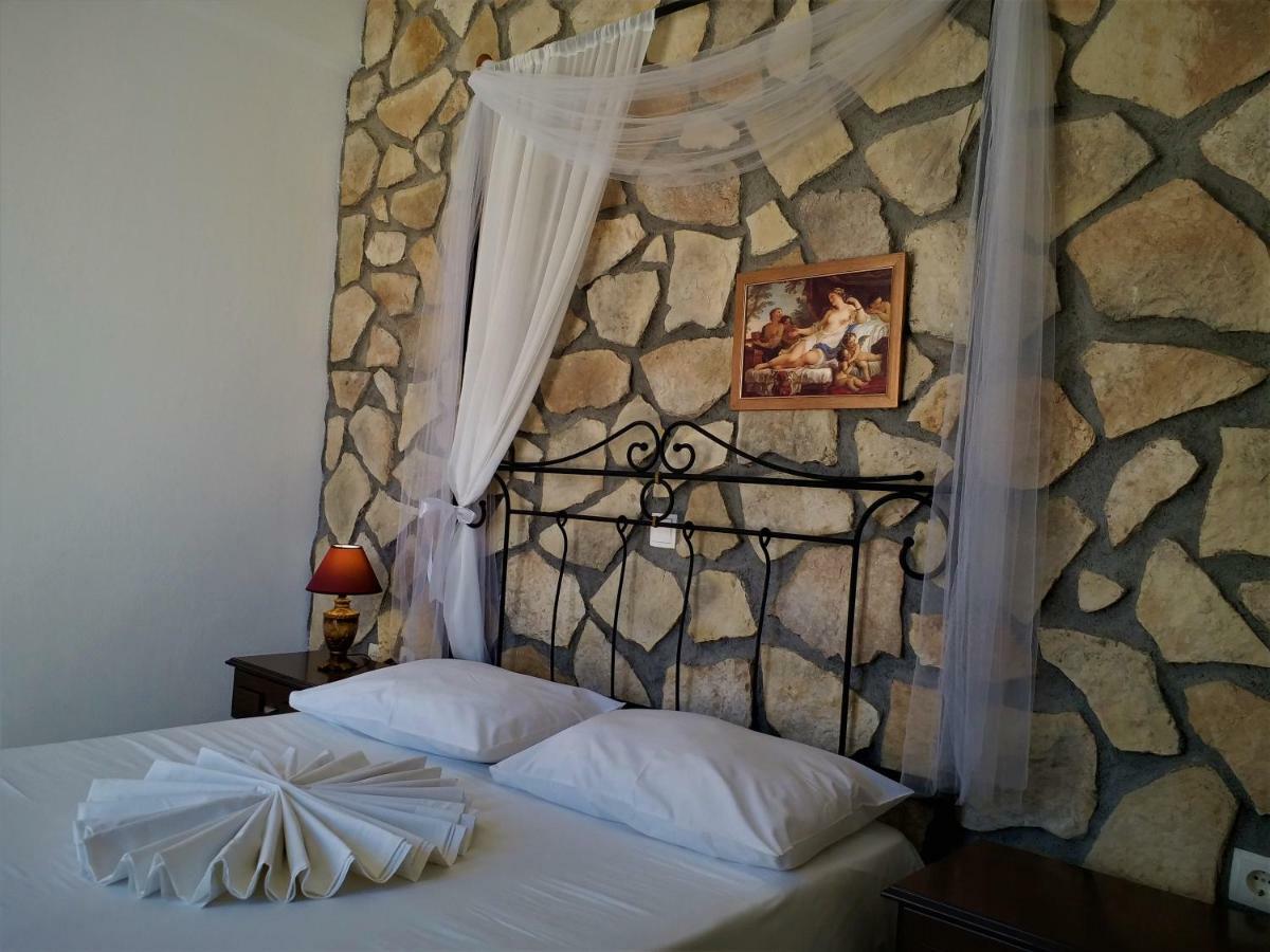 Kamári Bougainvillea Suites מראה חיצוני תמונה