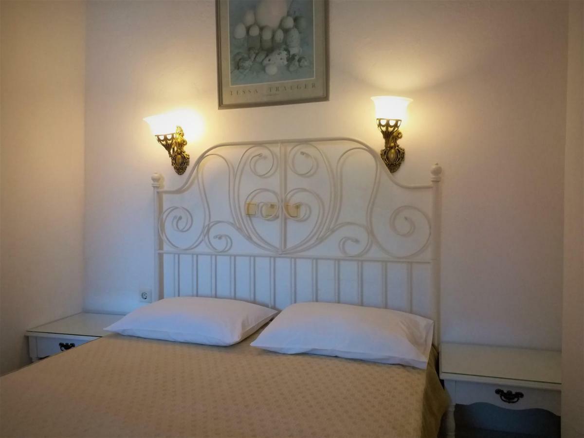 Kamári Bougainvillea Suites מראה חיצוני תמונה