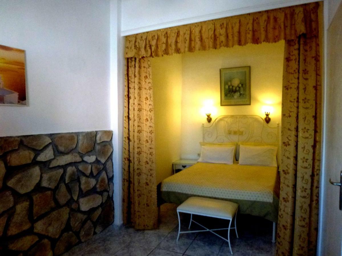 Kamári Bougainvillea Suites מראה חיצוני תמונה